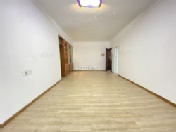 ���½־�װ���� �м�¥�� ��ʱ����