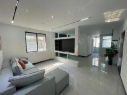 �ڽ�����ѧУ�߲㾫װ����